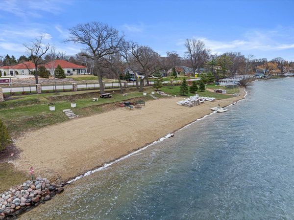 1620 St Andrews Dr, Unit 13, Oconomowoc, WI 53066