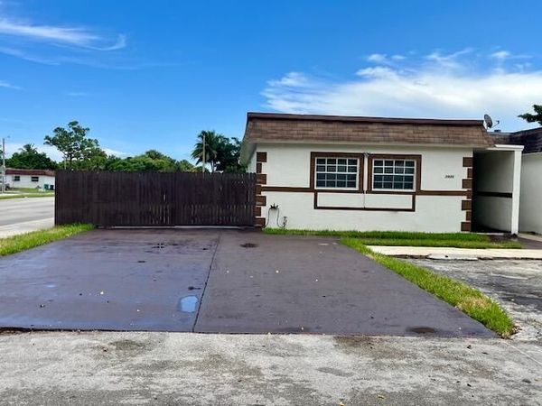 3930 NW 207 St Road, Miami Gardens, FL 33055