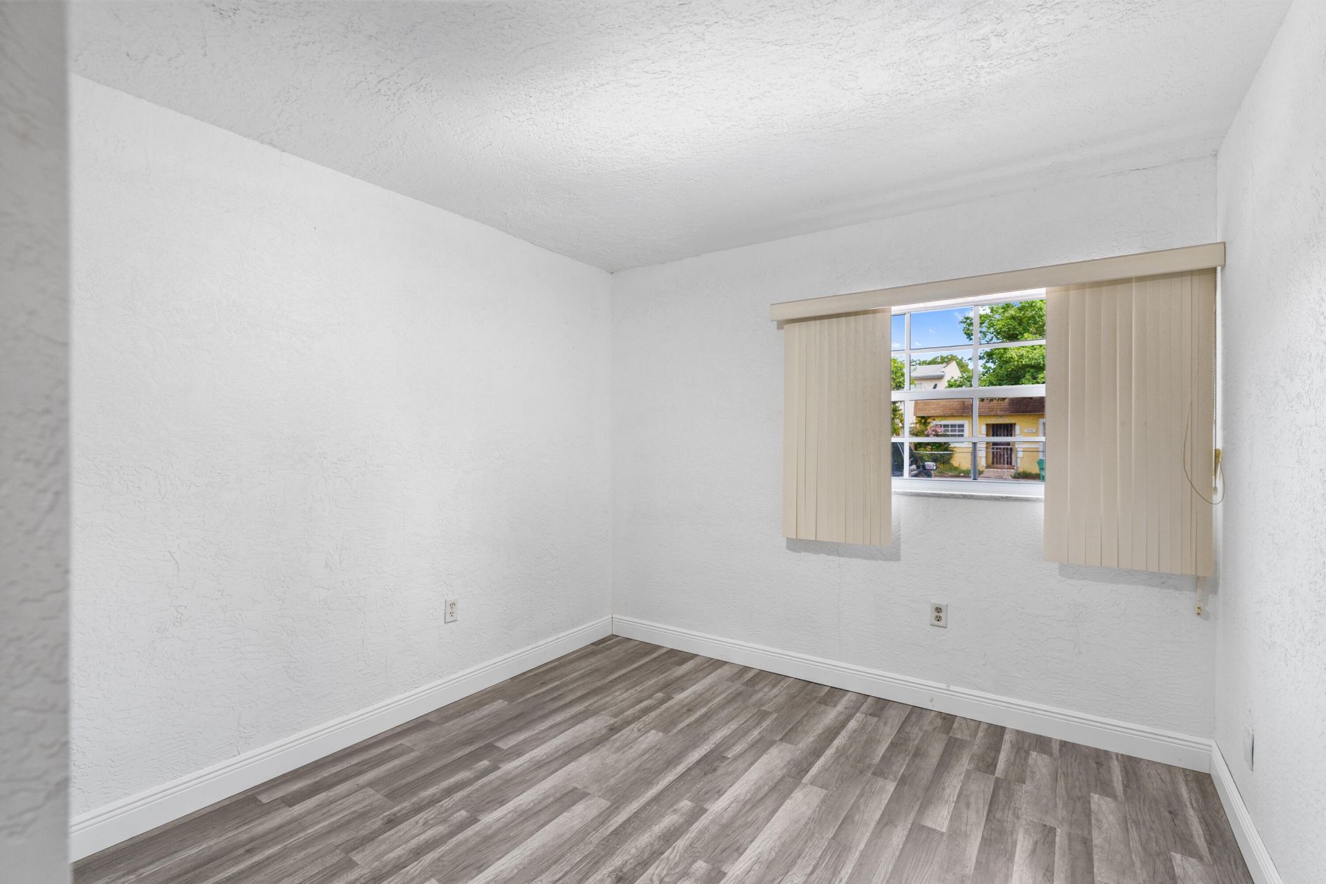 3930 NW 207 St Road, Miami Gardens, FL 33055 Photo