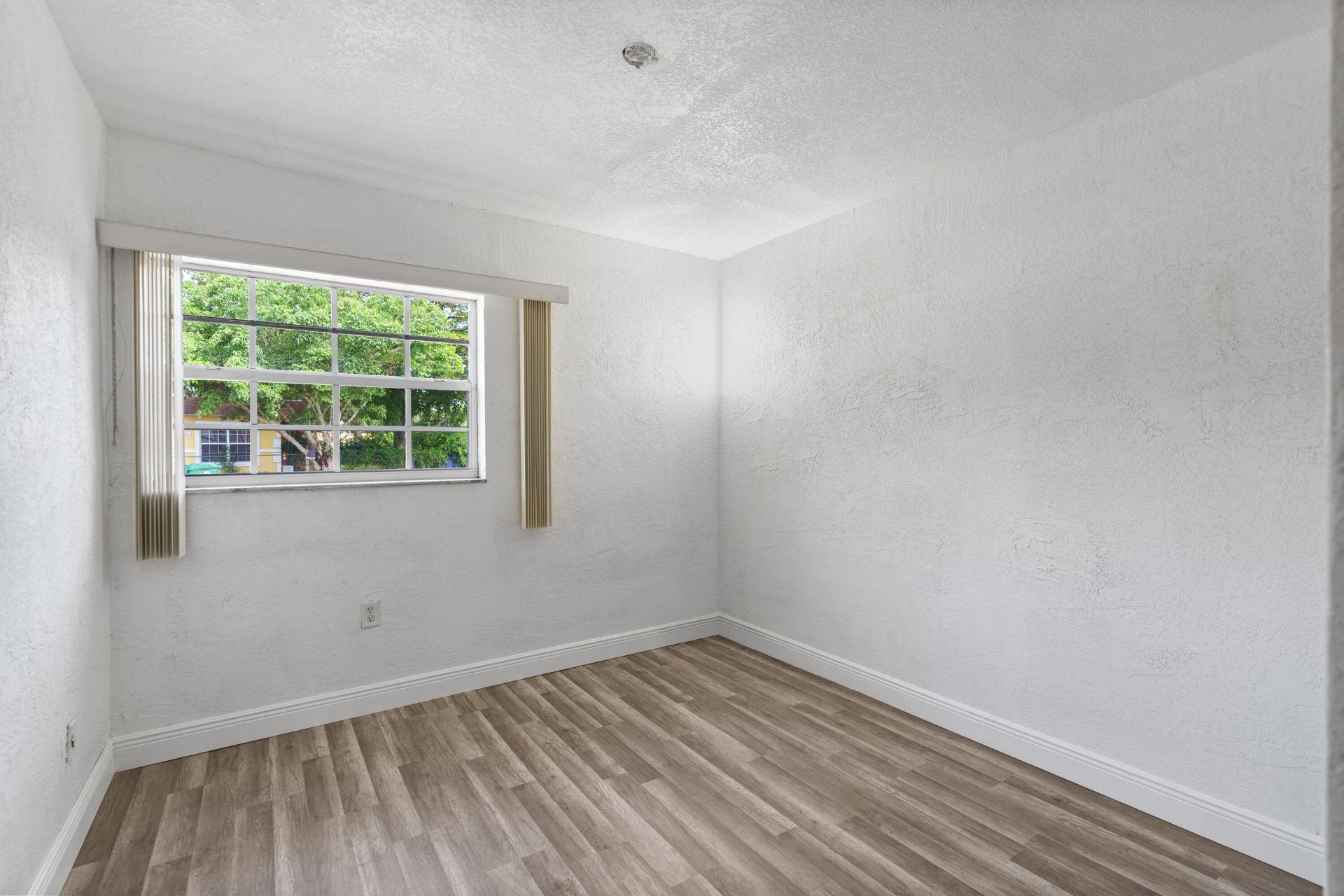3930 NW 207 St Road, Miami Gardens, FL 33055 Photo