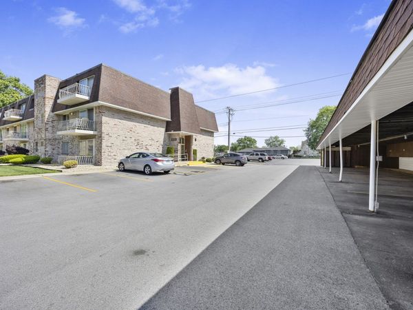 3237 S Manor Drive , Unit 110, Lansing, IL 60438