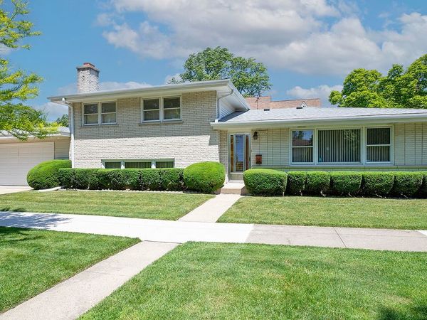 6000 CRAIN Street , Morton Grove, IL 60053