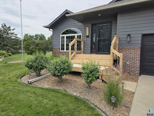 5113 S St Andrews Cir, Sioux Falls, SD 57108