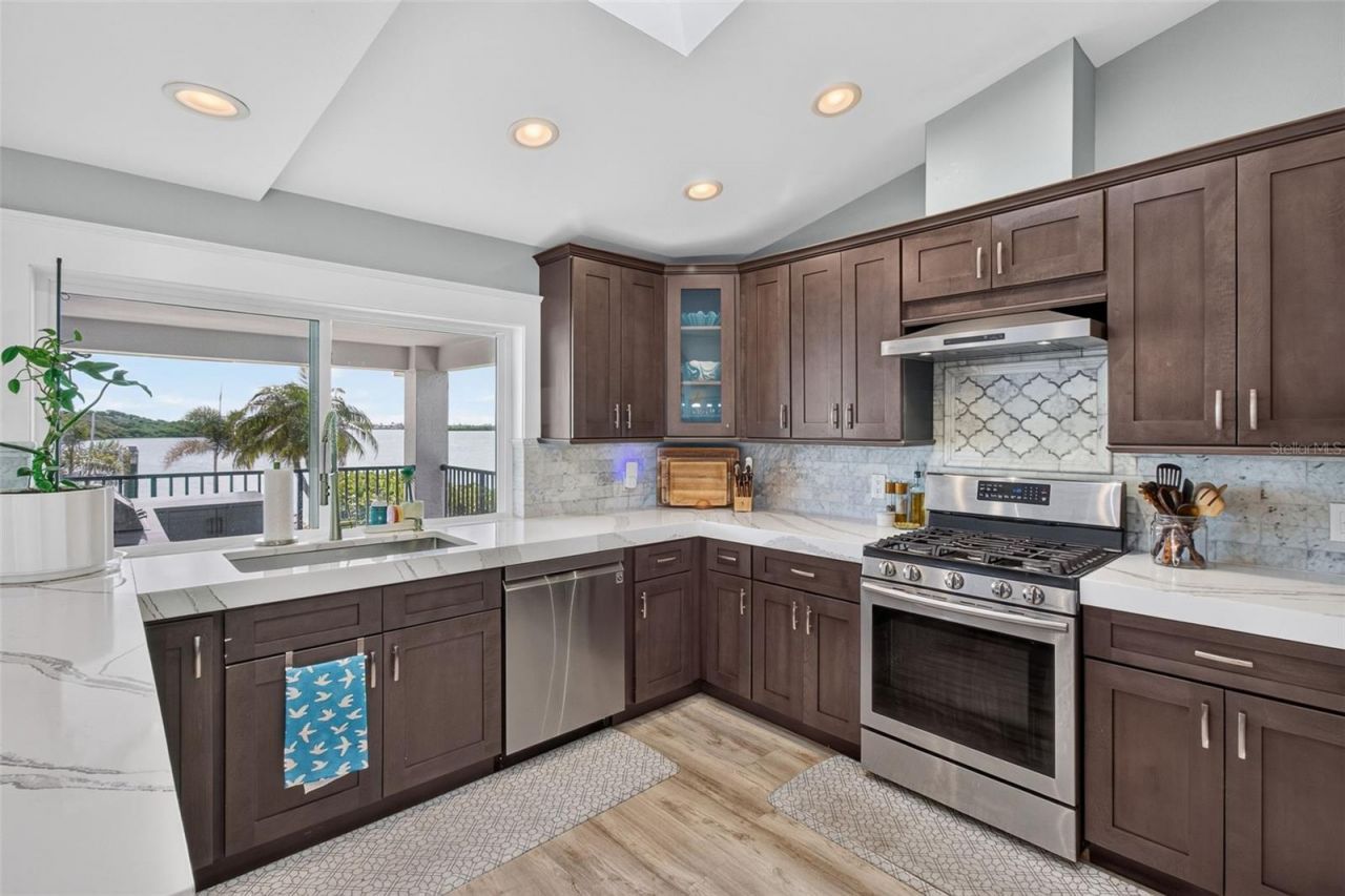 503 Johns Pass Avenue, Madeira Beach, FL 33708 Photo