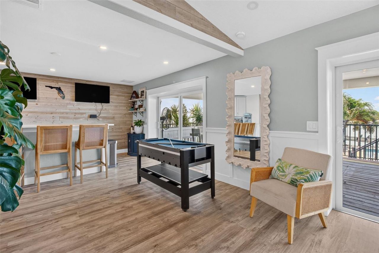 503 Johns Pass Avenue, Madeira Beach, FL 33708 Photo