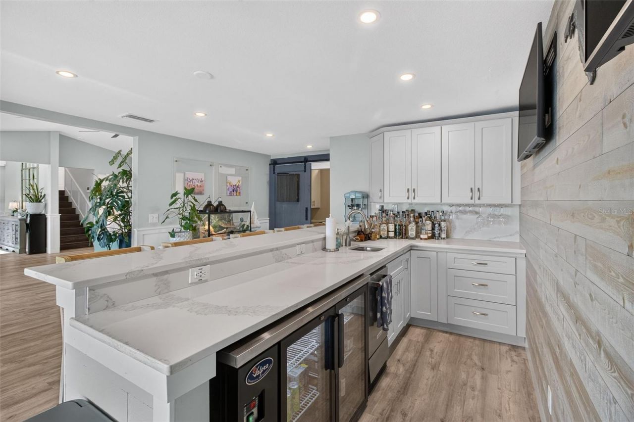 503 Johns Pass Avenue, Madeira Beach, FL 33708 Photo