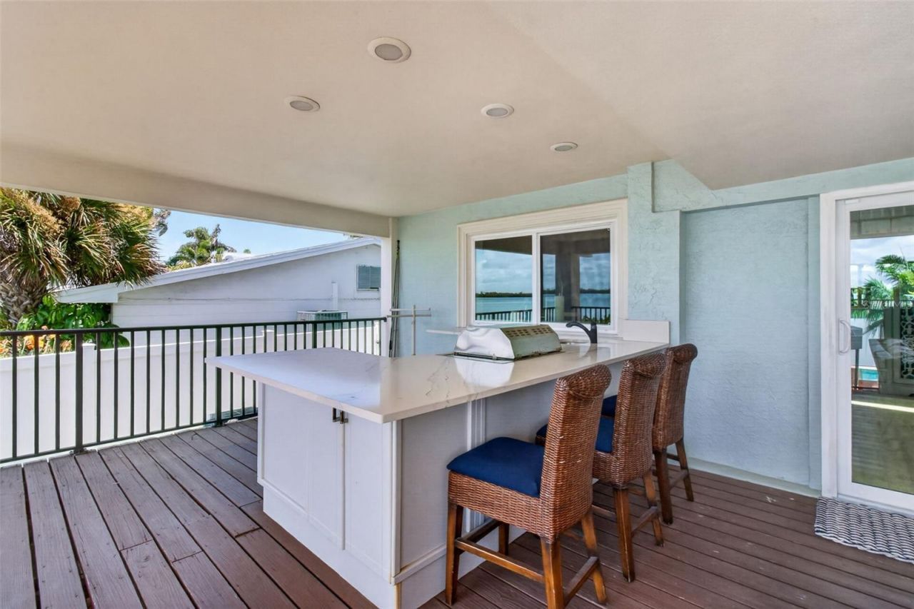 503 Johns Pass Avenue, Madeira Beach, FL 33708 Photo