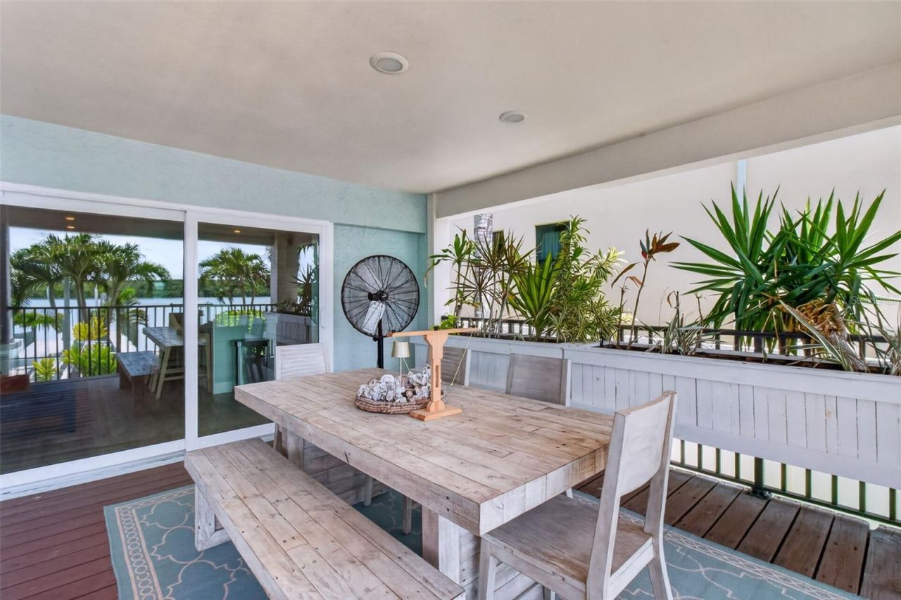 503 Johns Pass Avenue, Madeira Beach, FL 33708 Photo