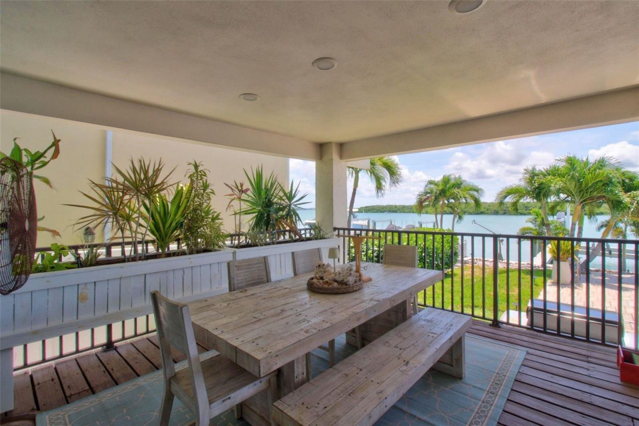 503 Johns Pass Avenue, Madeira Beach, FL 33708 Photo