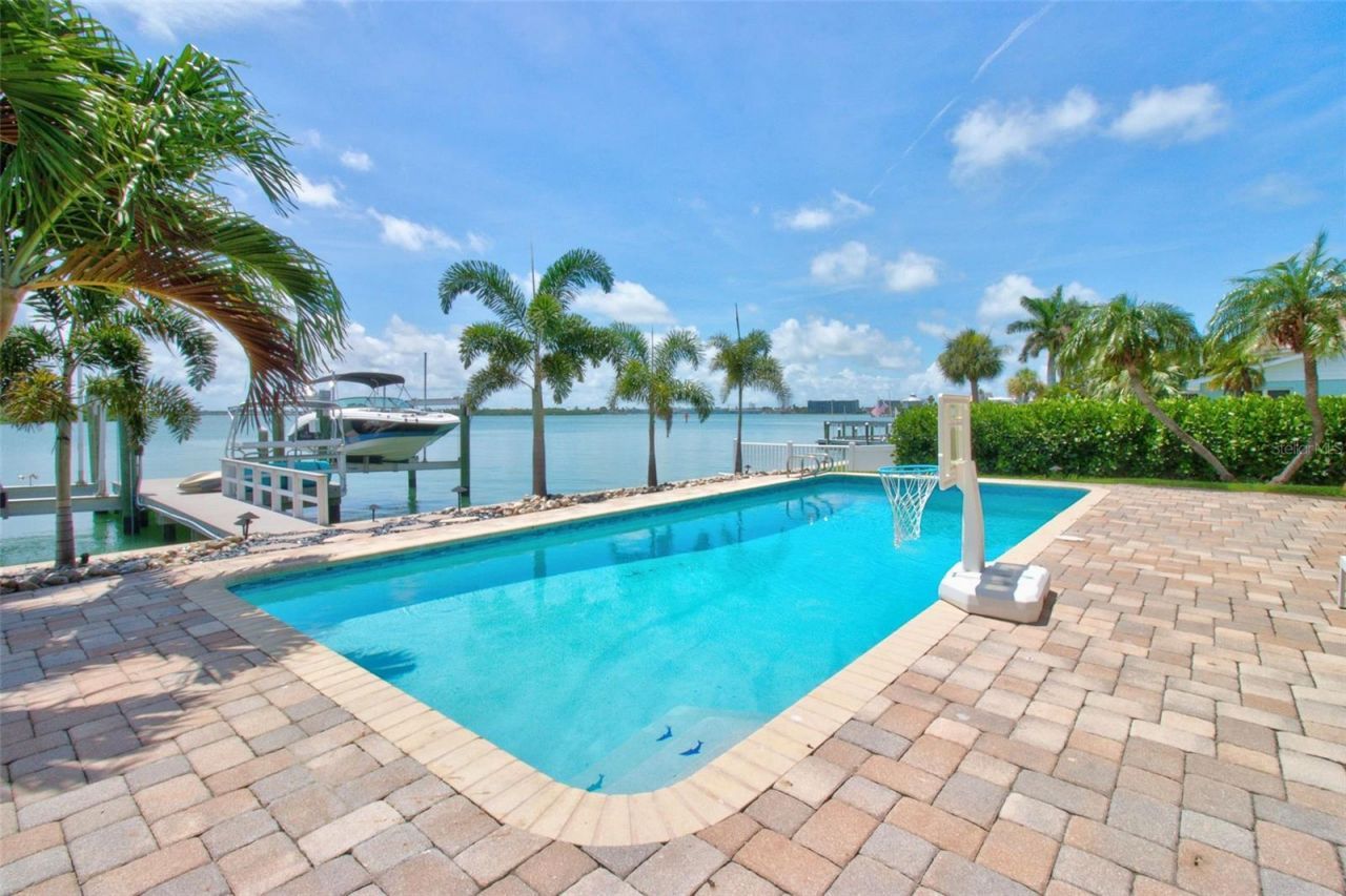 503 Johns Pass Avenue, Madeira Beach, FL 33708 Photo