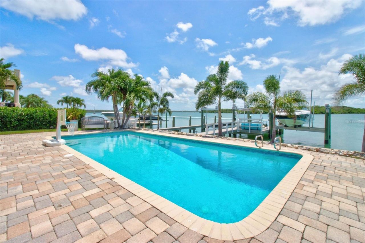 503 Johns Pass Avenue, Madeira Beach, FL 33708 Photo
