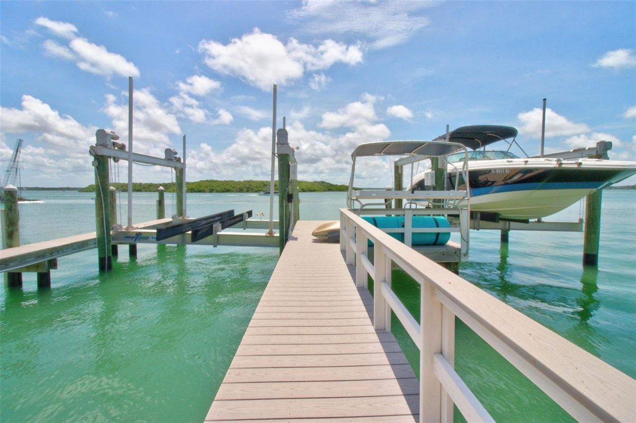 503 Johns Pass Avenue, Madeira Beach, FL 33708 Photo