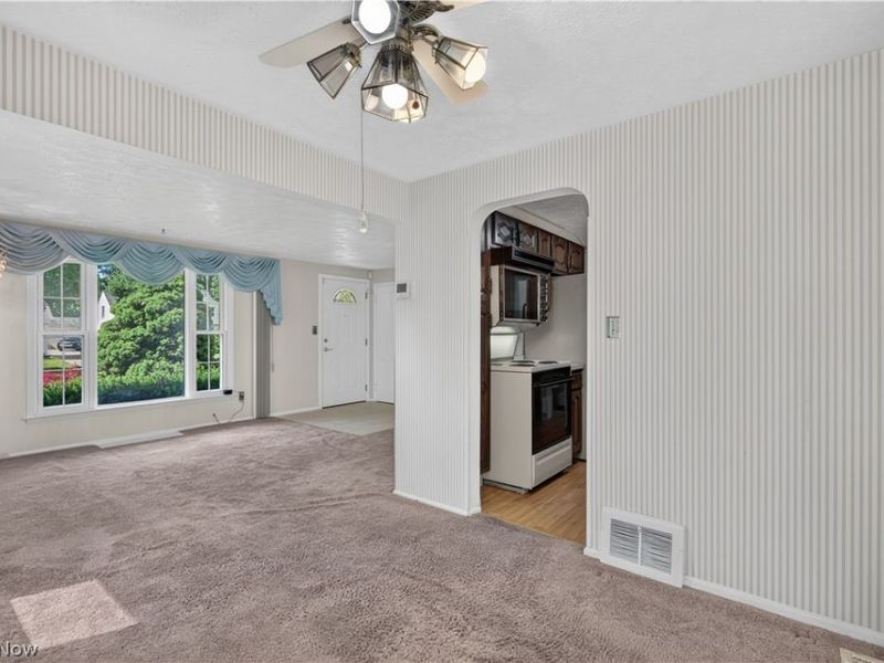 19811 Shakerwood Road, Warrensville Heights, OH 44122 Photo 11