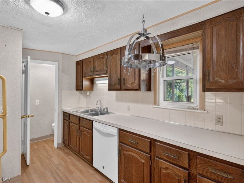 19811 Shakerwood Road, Warrensville Heights, OH 44122 Photo 12
