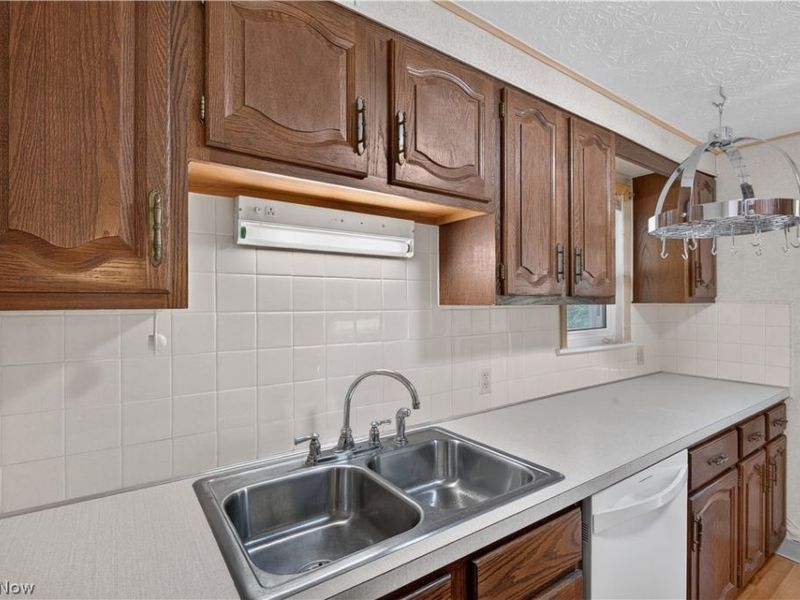 19811 Shakerwood Road, Warrensville Heights, OH 44122 Photo 13