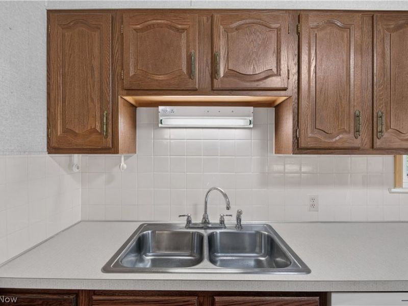 19811 Shakerwood Road, Warrensville Heights, OH 44122 Photo 14