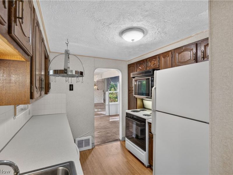 19811 Shakerwood Road, Warrensville Heights, OH 44122 Photo 16