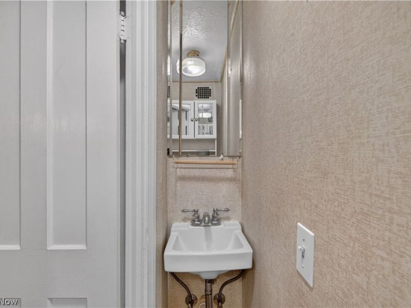 19811 Shakerwood Road, Warrensville Heights, OH 44122 Photo 17