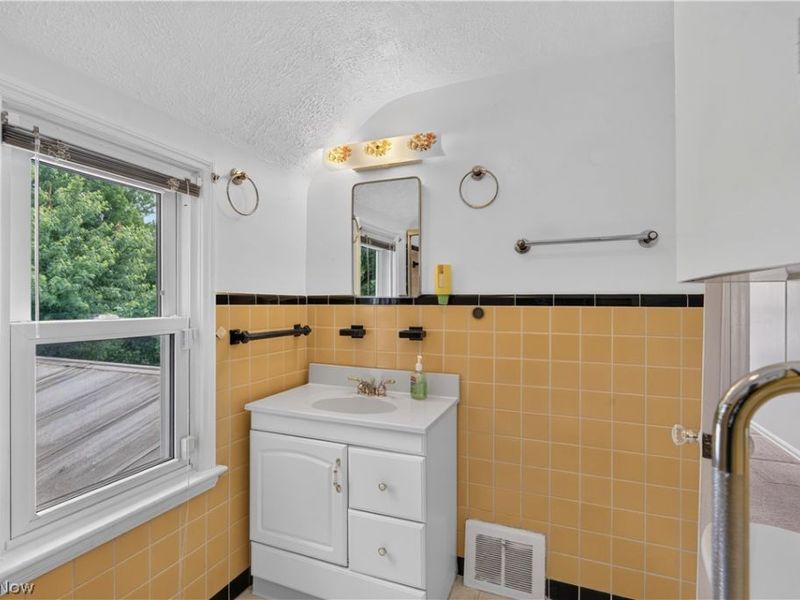 19811 Shakerwood Road, Warrensville Heights, OH 44122 Photo 20