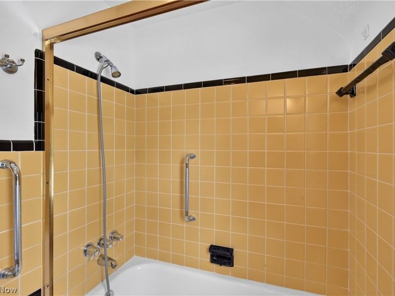 19811 Shakerwood Road, Warrensville Heights, OH 44122 Photo 21