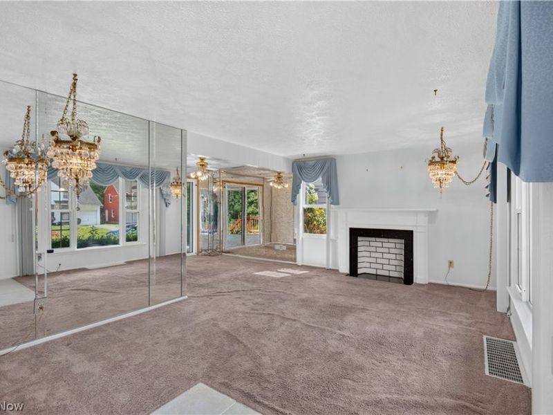 19811 Shakerwood Road, Warrensville Heights, OH 44122 Photo 6