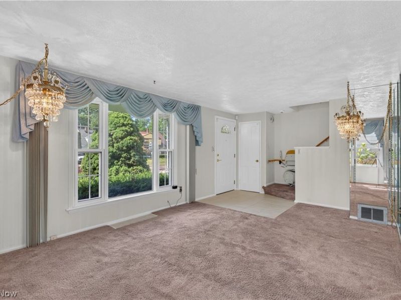 19811 Shakerwood Road, Warrensville Heights, OH 44122 Photo 8