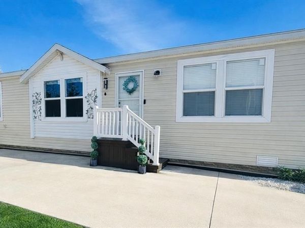 37886 Wolcott Lane, New Haven Vlg, MI 48048