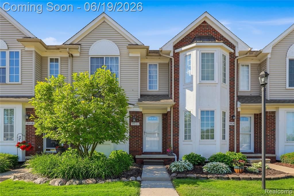 35024 Windsor Drive, New Baltimore, MI 48047 Main Photo