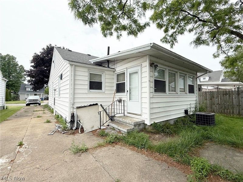 1361 Leavitt Road, Lorain, OH 44052 Photo 4