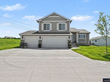 9106 S 177th Ave Circle, Omaha, NE 68136