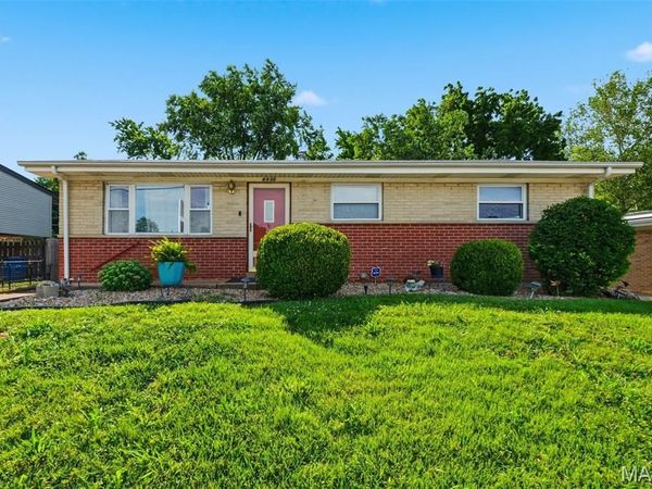 6908 Howdershell Road , Hazelwood, MO 63042