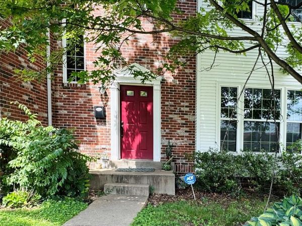 905 N Hanley Road , University City, MO 63130