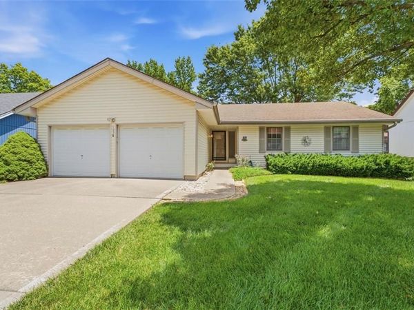 105 SE Colony Drive, Lee's Summit, MO 64063