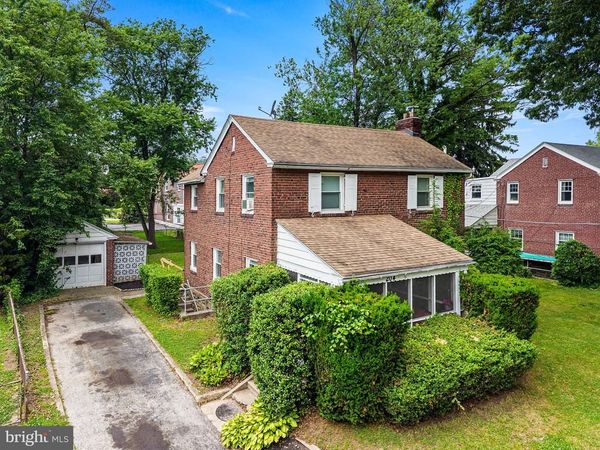 204 N WOODLAWN AVENUE, ALDAN, PA 19018