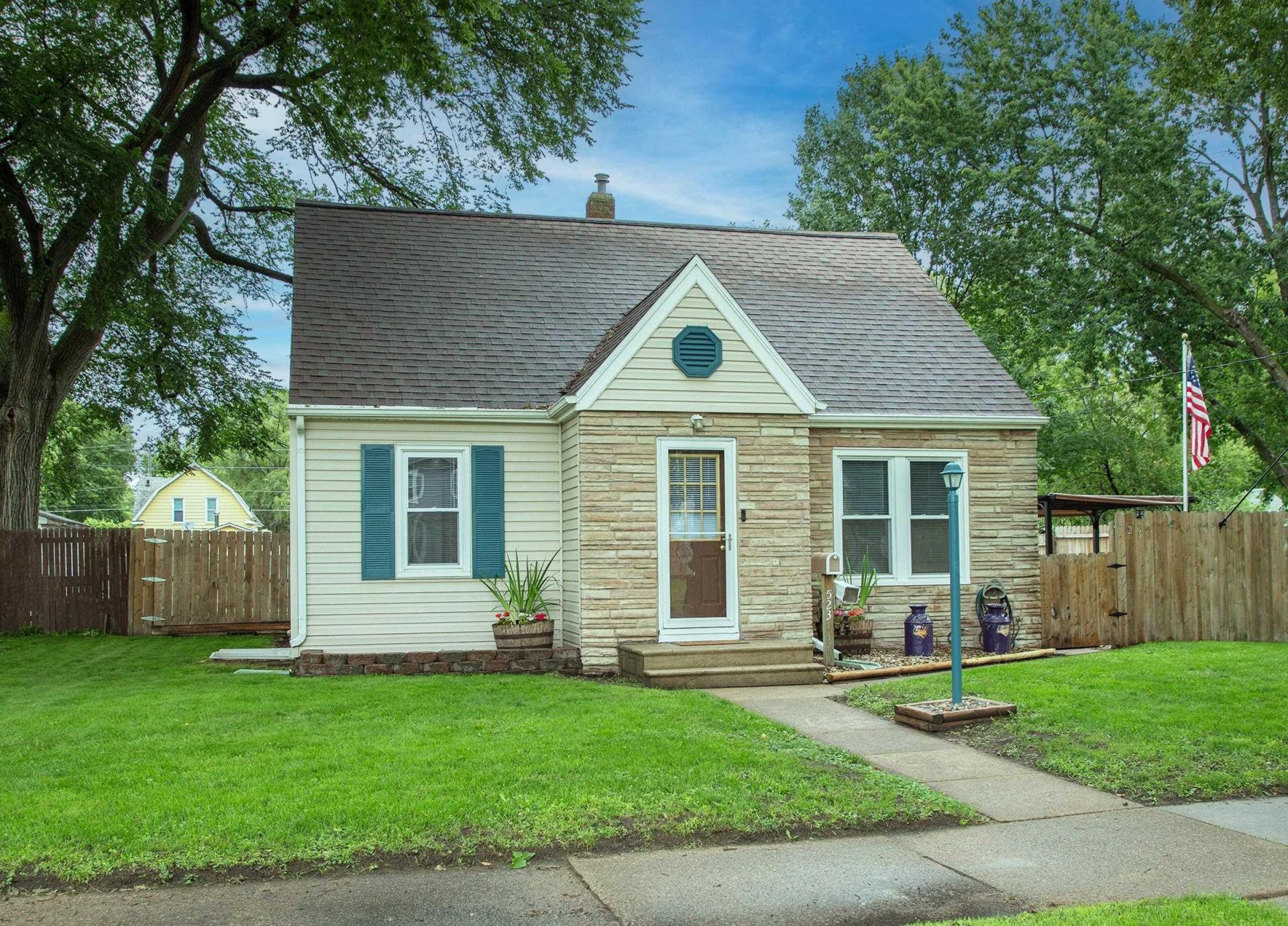 523 Archer Avenue, Waterloo, IA 50703 Main Photo