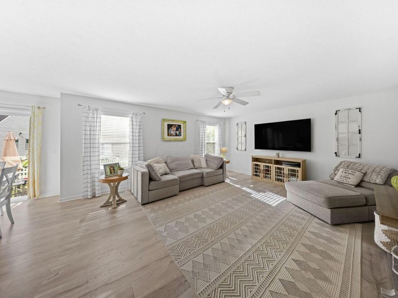 355 Hanton Way, Columbus, OH 43213 Photo 9