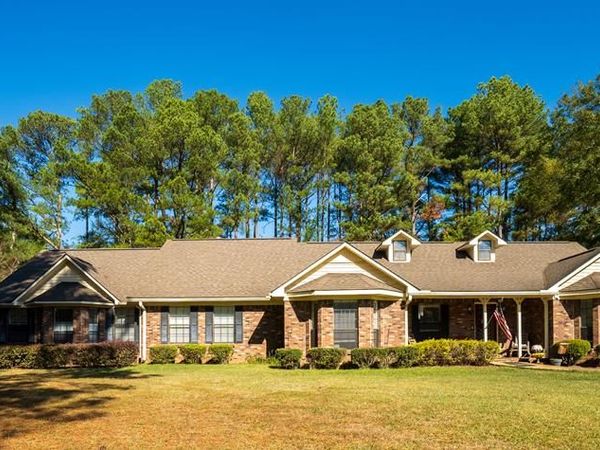 707 Blackmur Drive, Water Valley, MS 38965