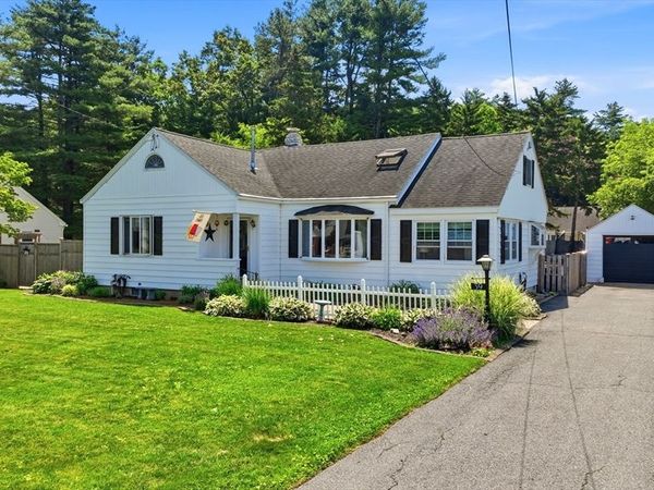 39 Bartels St, Springfield, MA 01128