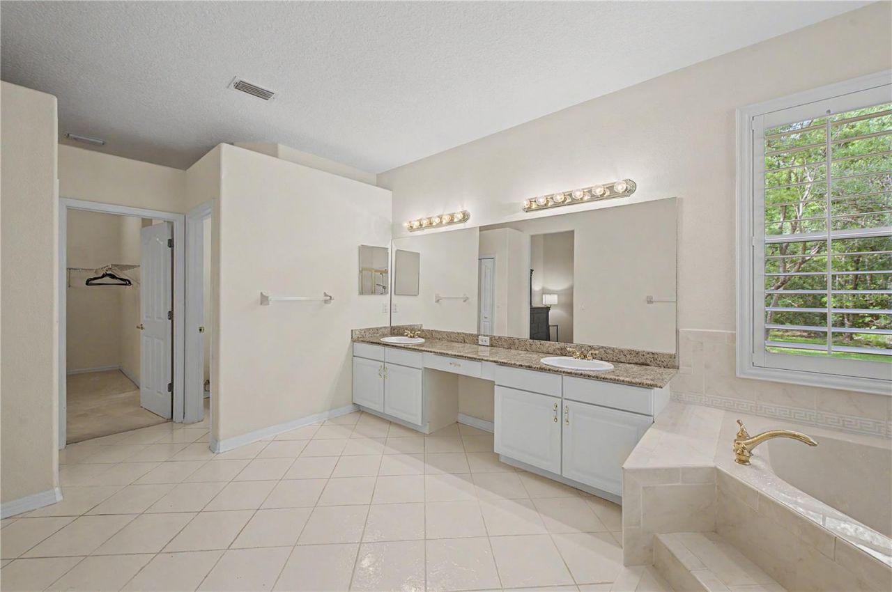 18615 Chemille Drive , Lutz, FL 33558 Photo