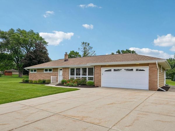 4541 S Clearwater PLACE, New Berlin, WI 53151
