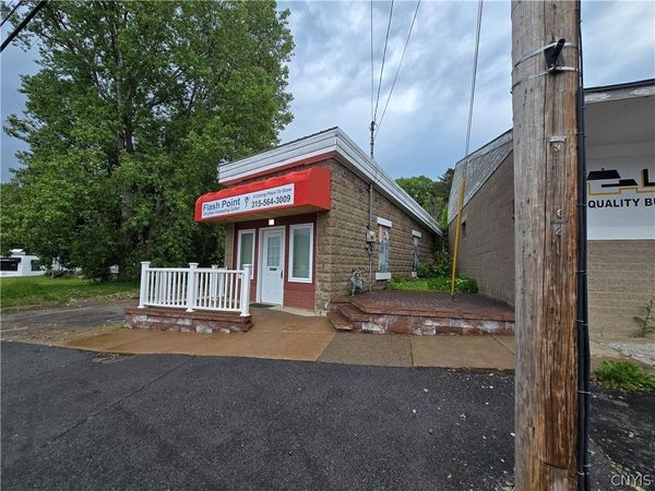 1088 Auburn Street , Hannibal, NY 13074