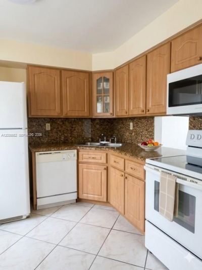 1530 NE 191st St , Unit 305, Miami, FL 33179 Photo