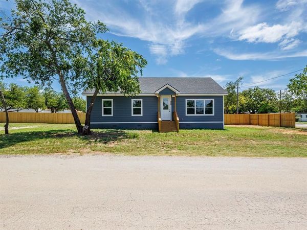 1201 17th St, Brownwood, TX 76801