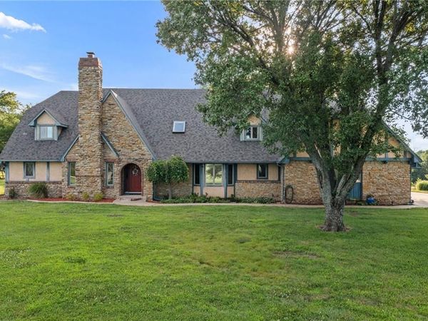 21898 Sunflower Road, Edgerton, KS 66021