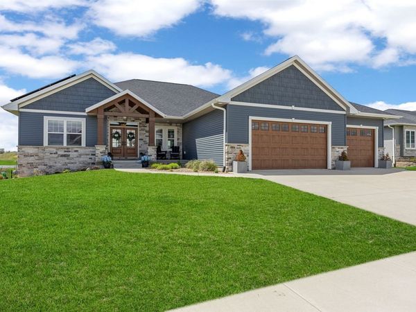 1601 Heartland Street , Fairfax, IA 52228