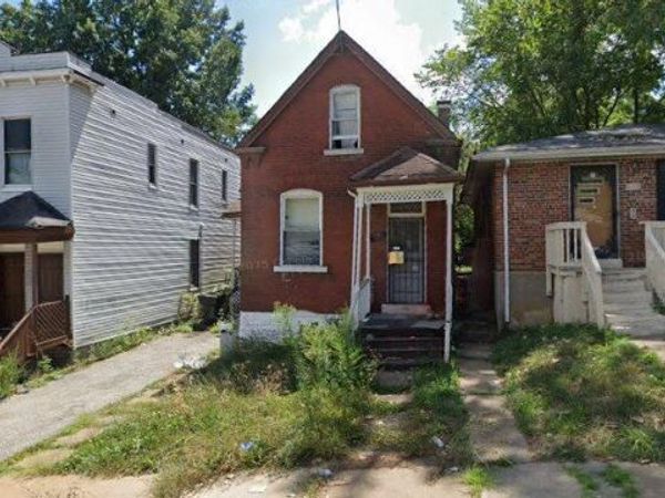 854 Canaan Avenue , St Louis, MO 63147