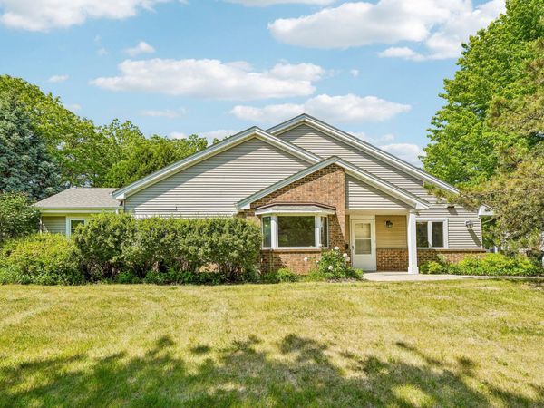 7017 W Hummingbird Ct, Milwaukee, WI 53223