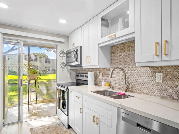 19 Abbey Ln , Unit 104, Delray Beach, FL 33446