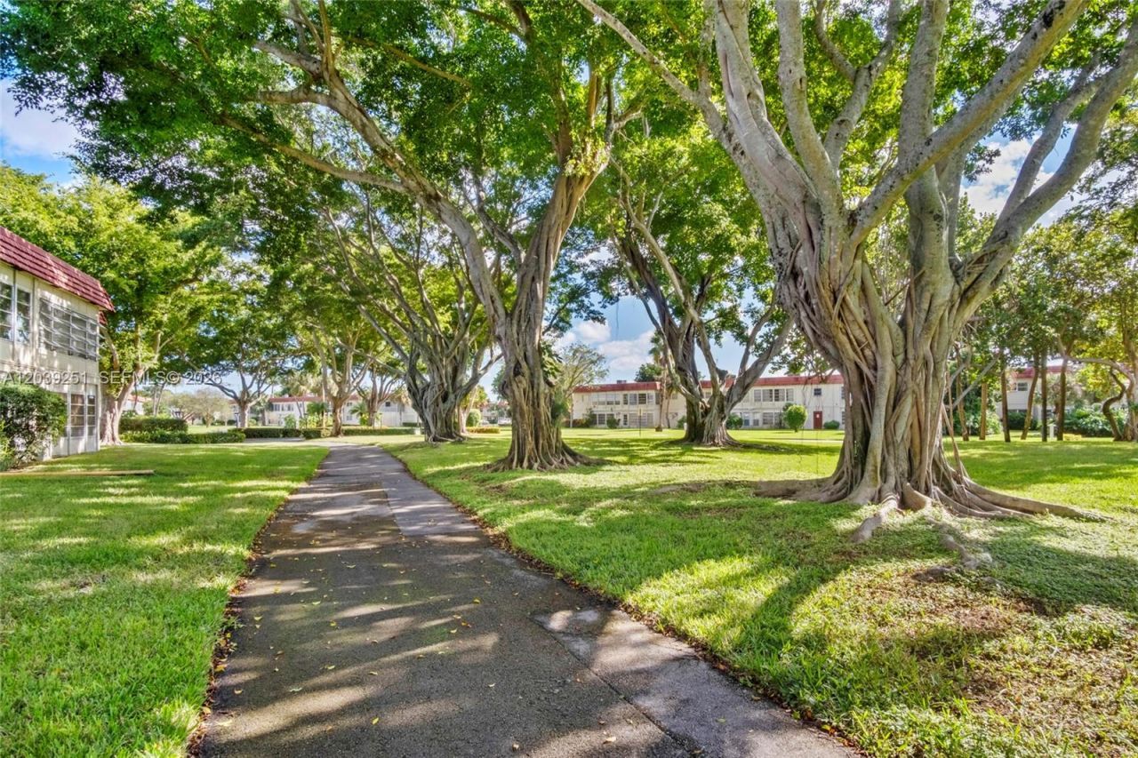 19 Abbey Ln , Unit 104, Delray Beach, FL 33446 Photo