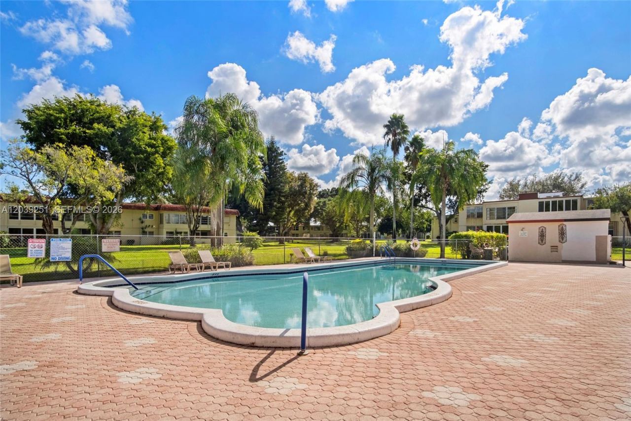 19 Abbey Ln , Unit 104, Delray Beach, FL 33446 Photo